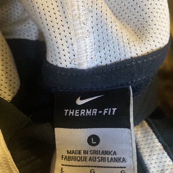 Nike Hoodie (heavy) - Picture 11 of 11